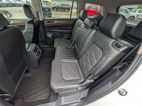 Used 2024 Volkswagen Atlas SE AWD/4WD image 16