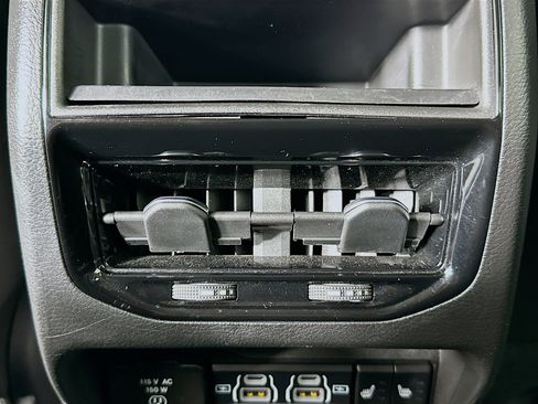 Used 2023 Jeep Grand Cherokee Limited w/ Black Appearance Package image 27