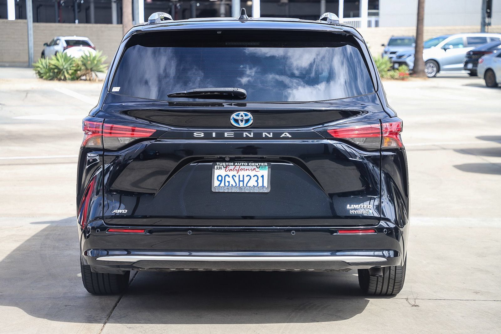 Certified 2023 Toyota Sienna Limited AWD/4WD image 7