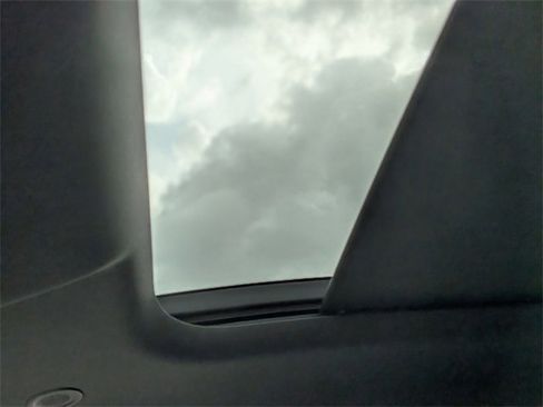 Used 2023 Land Rover Defender 110 X-Dynamic SE image 26