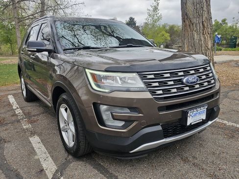 Used 2016 Ford Explorer XLT w/ Equipment Group 202A AWD/4WD image 7