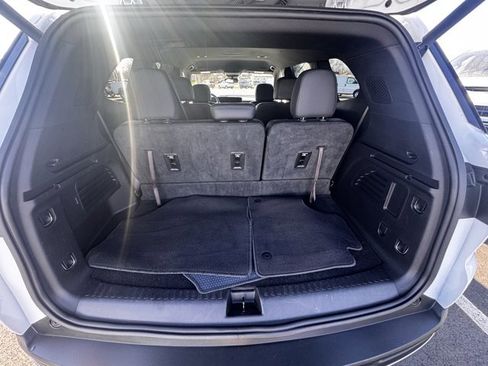 Used 2025 Buick Enclave Preferred image 8