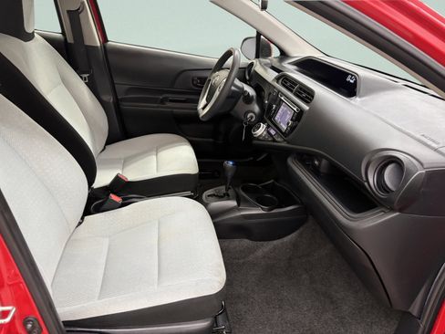 Used 2015 Toyota Prius C One FWD image 19