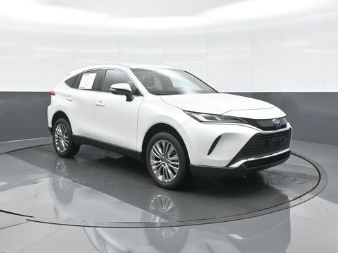 Used 2023 Toyota Venza XLE AWD/4WD image 1