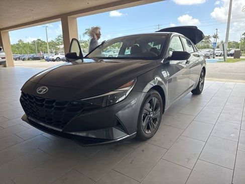 Used 2021 Hyundai Elantra SEL w/ Cargo Package FWD image 2
