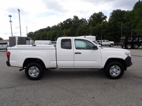 Used 2020 Toyota Tacoma SR image 9