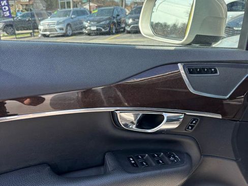 Used 2016 Volvo XC90 T6 Momentum w/ Momentum Plus Package image 7