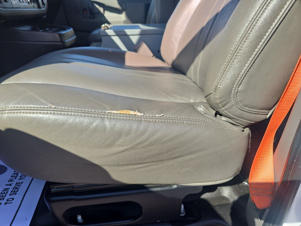 Used 2018 Chevrolet Express 2500 w/ Driver Convenience Package RWD image 19