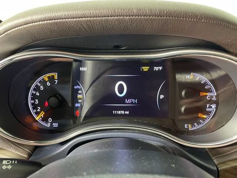Used 2017 Jeep Grand Cherokee Overland w/ Jeep Active Safety Group AWD/4WD image 5