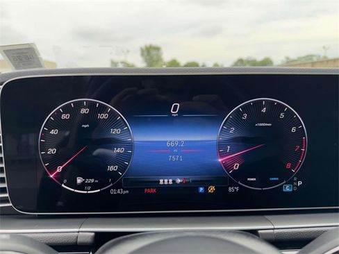 Used 2025 Mercedes-Benz GLE 580 4MATIC image 3