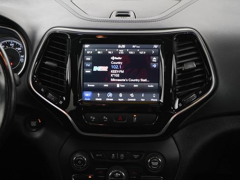 Used 2019 Jeep Cherokee Limited w/ Technology Group AWD/4WD image 15