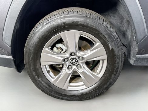 Used 2022 Toyota RAV4 XLE AWD/4WD image 38