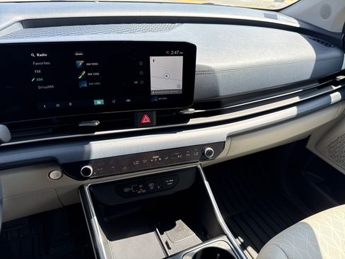 Certified 2025 Kia Carnival SX FWD image 23