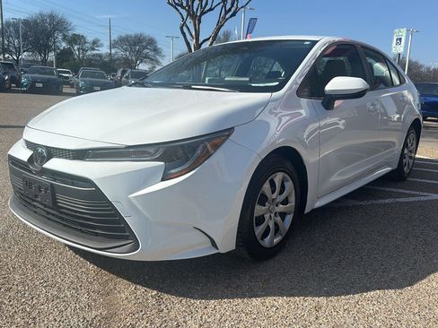 Used 2025 Toyota Corolla LE image 7