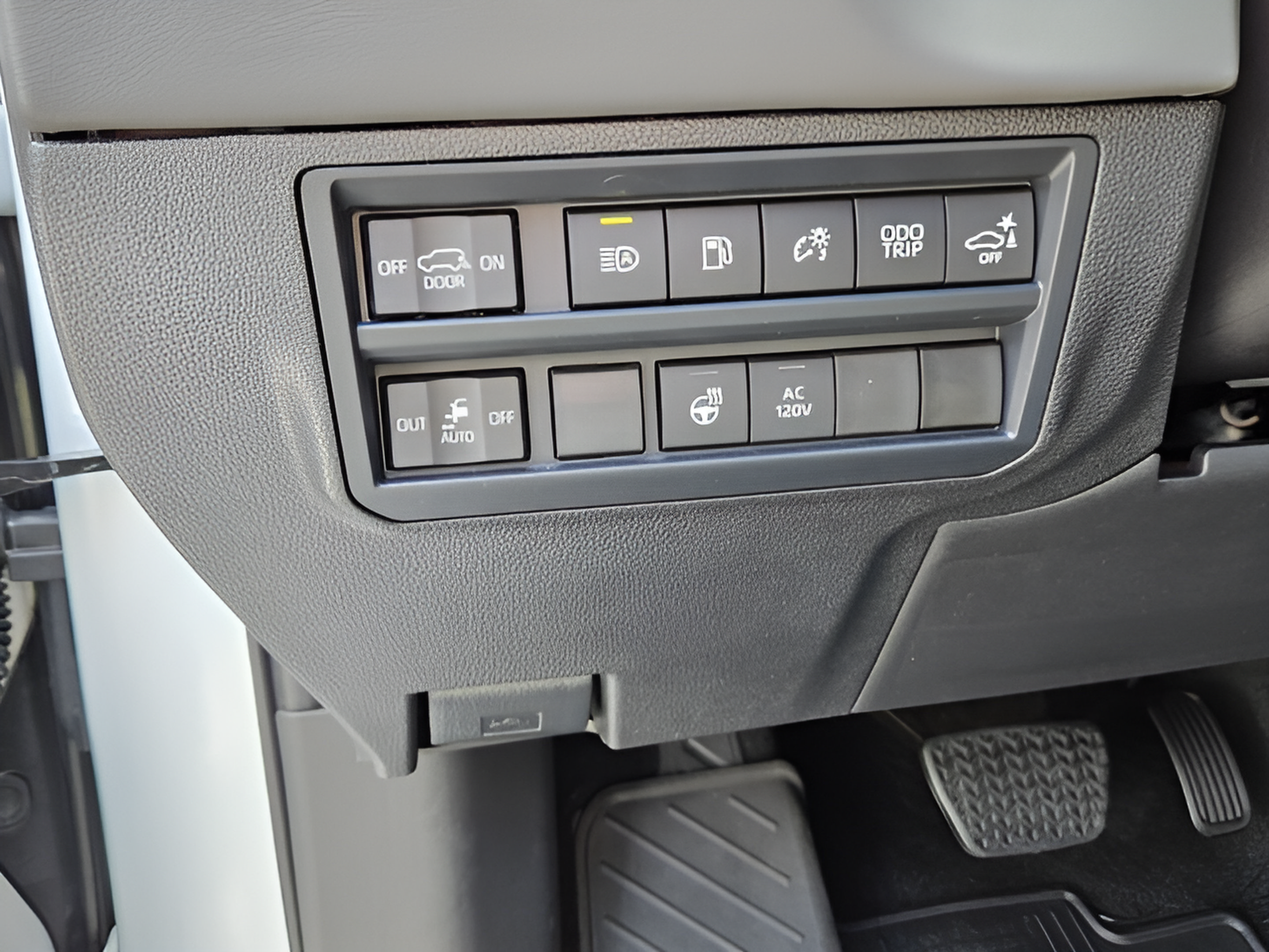 Used 2026 Toyota Sequoia Capstone AWD/4WD image 16