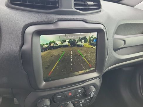 Used 2023 Jeep Renegade Latitude AWD/4WD image 36