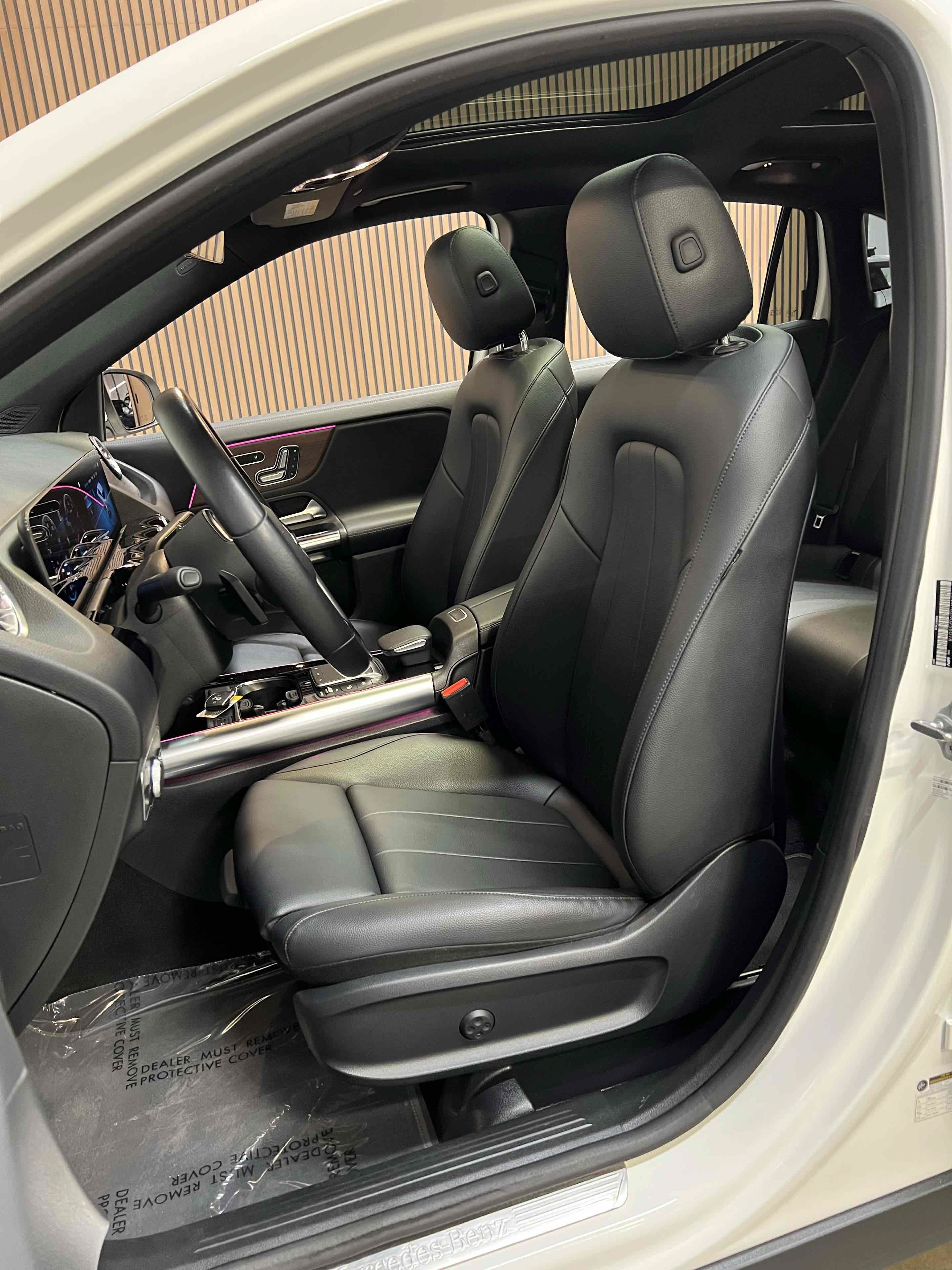 Used 2021 Mercedes-Benz GLA 250 4MATIC w/ Premium Package image 33