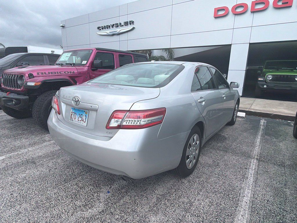 Used 2011 Toyota Camry LE FWD image 11