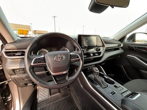 Used 2022 Toyota Highlander LE image 15
