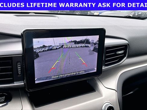 Used 2022 Ford Explorer XLT w/ Equipment Group 202A AWD/4WD image 18