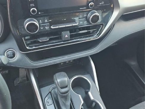 Used 2021 Toyota Highlander L FWD image 7