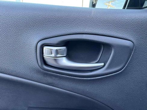 Used 2018 Jeep Compass Latitude w/ Popular Equipment Group image 25