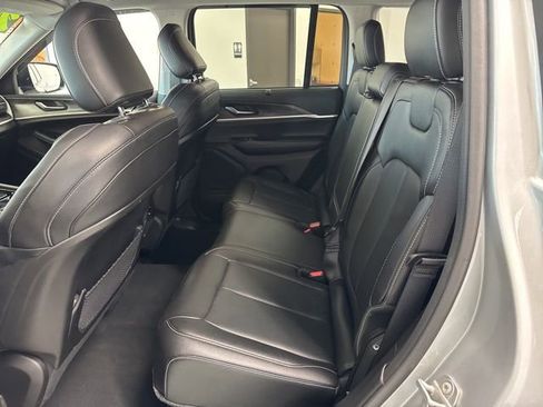 Used 2023 Jeep Grand Cherokee Limited w/ Luxury Tech Group II image 22
