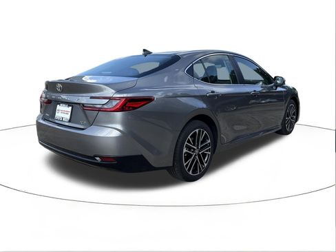 Used 2025 Toyota Camry XLE FWD image 3