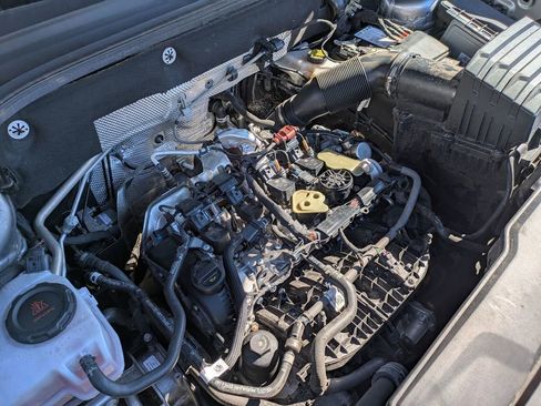 Used 2024 Volkswagen Atlas Cross Sport SE image 12