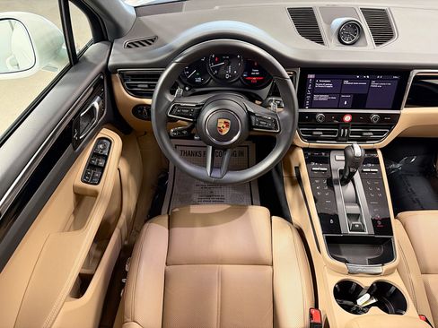 Used 2025 Porsche Macan image 17
