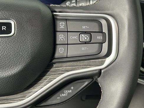 Used 2022 Jeep Wagoneer Series III w/ Rear Seat Video Group 1 AWD/4WD image 33
