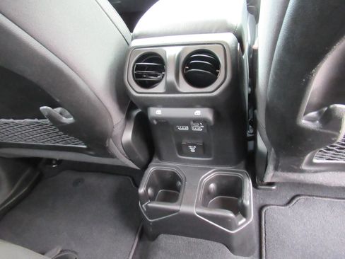 Used 2026 Jeep Gladiator Mojave AWD/4WD image 33