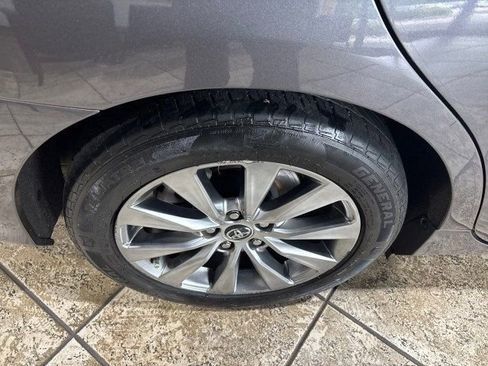 Used 2015 Toyota Camry XLE image 26