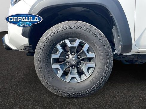 Used 2022 Toyota Tacoma TRD Off-Road w/ Technology Package AWD/4WD image 18