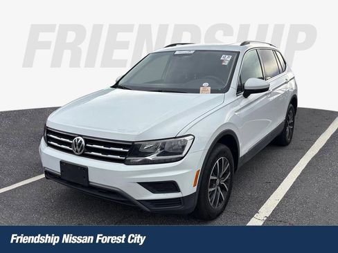 Used 2020 Volkswagen Tiguan SE w/ Panoramic Sunroof Package image 1