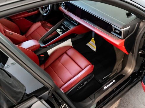 New 2026 Porsche Macan 4 Electric image 30