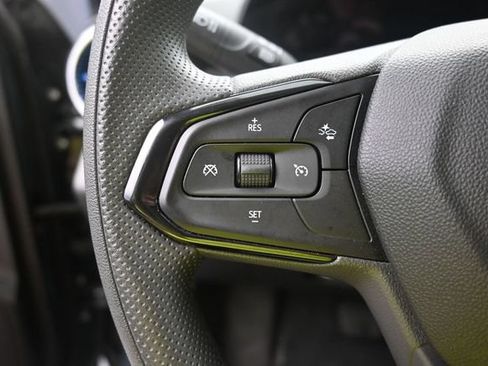 Used 2025 Chevrolet Trax LT FWD image 17
