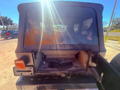 Used 1998 Jeep Wrangler SE image 9