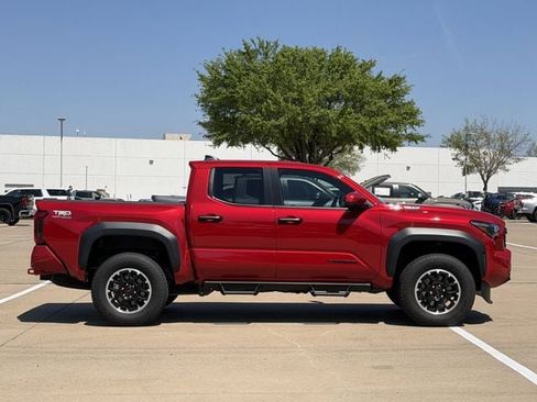 Used 2025 Toyota Tacoma TRD Off-Road image 3