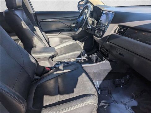 Used 2017 Mitsubishi Outlander GT image 23