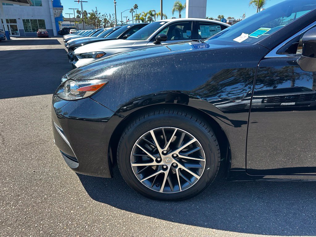 Used 2016 Lexus ES 350 w/ Premium Package w/Wood Trim FWD image 5