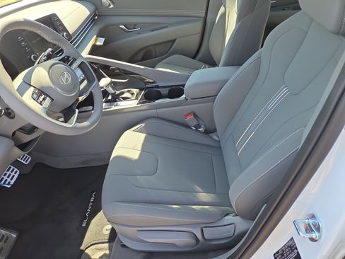 New 2026 Hyundai Elantra SEL Sport FWD image 4