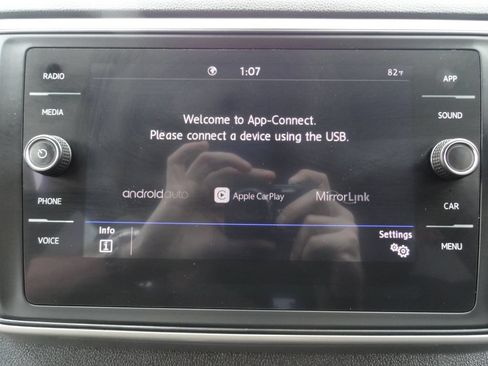 Used 2020 Volkswagen Atlas Cross Sport SE FWD image 14