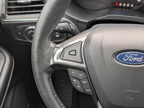 Used 2022 Ford Edge Titanium AWD/4WD image 18