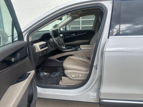 Used 2022 Lincoln Nautilus Reserve AWD/4WD image 6