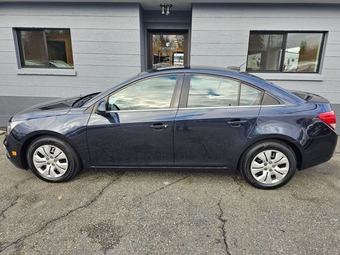 Used 2015 Chevrolet Cruze LT image 2