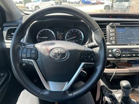 Used 2017 Toyota Highlander Limited AWD/4WD image 12