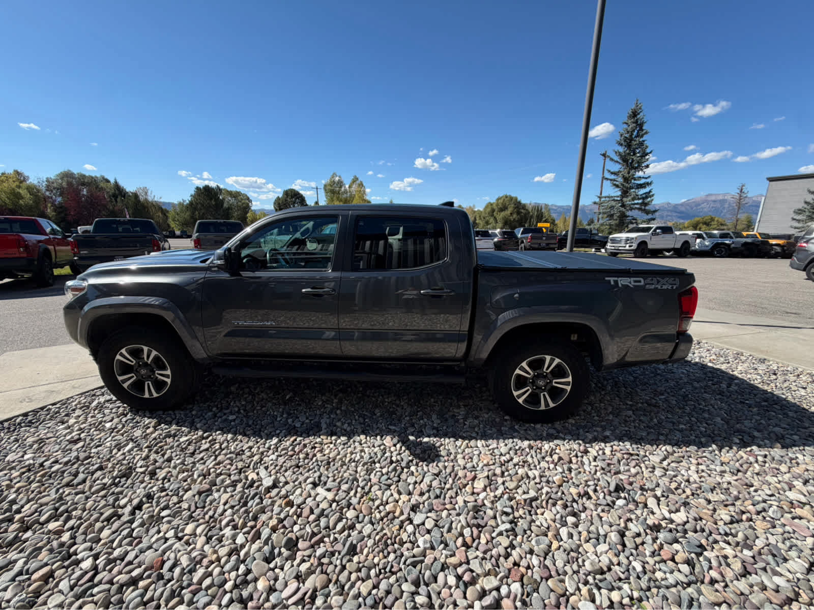 Used 2018 Toyota Tacoma TRD Sport AWD/4WD image 7