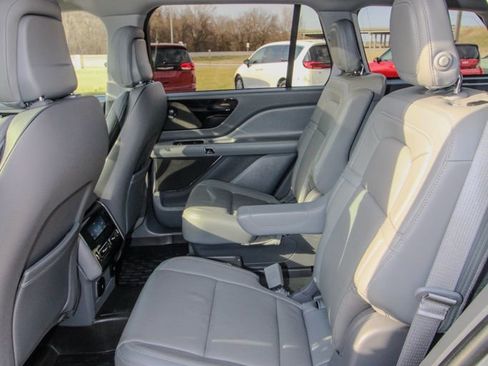 Used 2020 Lincoln Aviator Reserve w/ Equipment Group 201A image 8