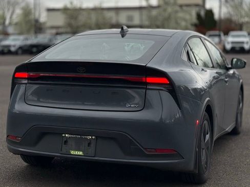 Used 2025 Toyota Prius LE image 5